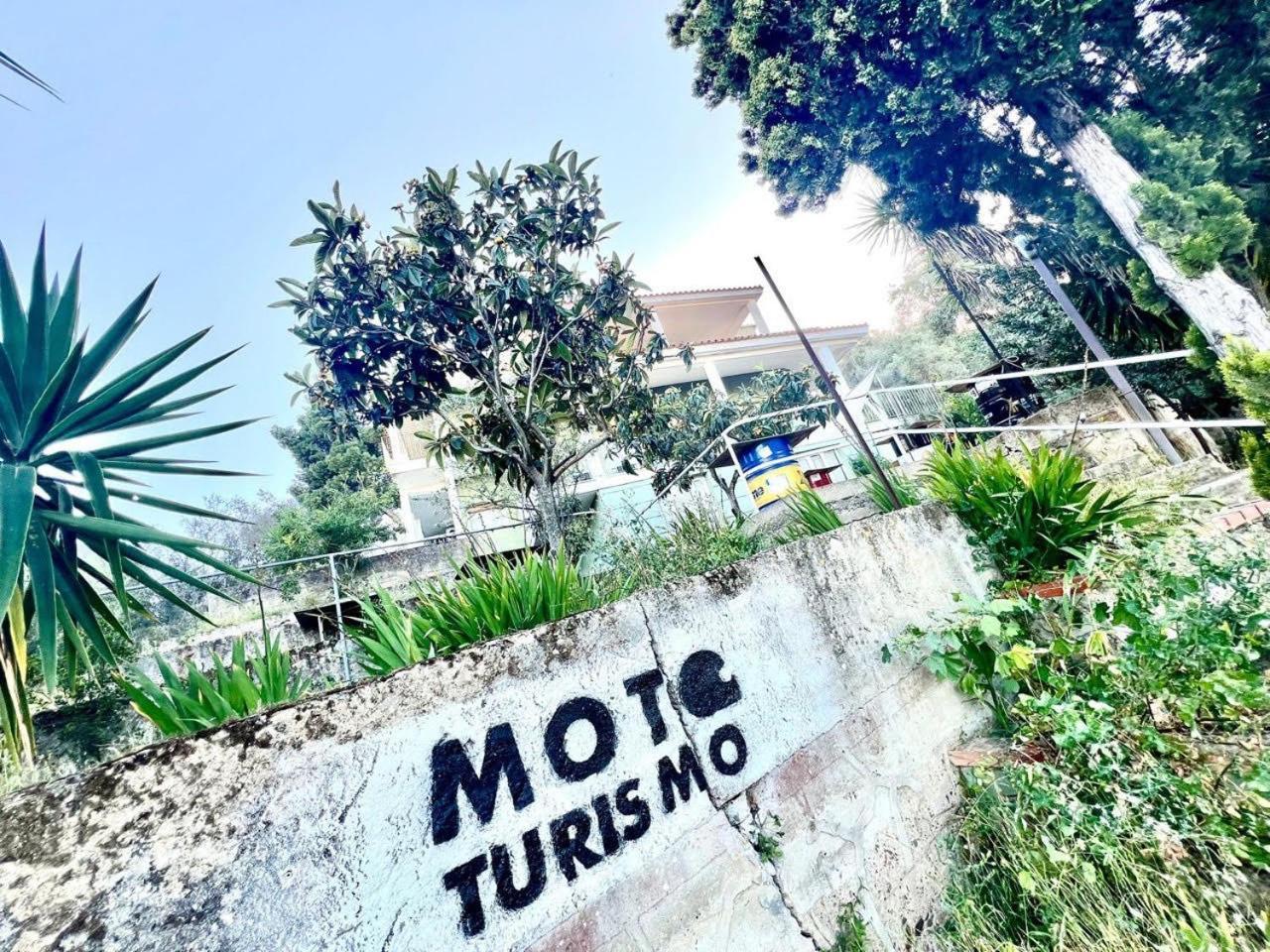 Mototurismo - Alla Scoperta Della Sardegna Саррок Экстерьер фото